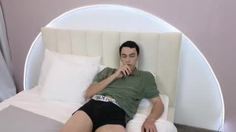 Snapshot of moonlinskinn chatting on November 21, 2025, 8:35 am Stan online show from November 21, 2025, 8:35 am