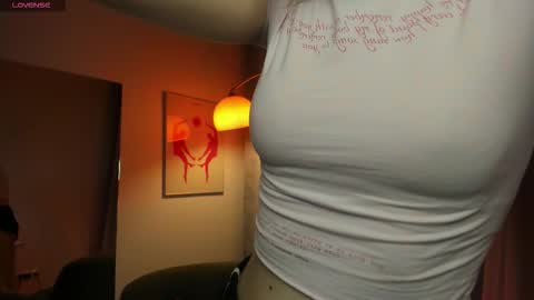 Asuna online show from November 6, 2025, 1:45 pm