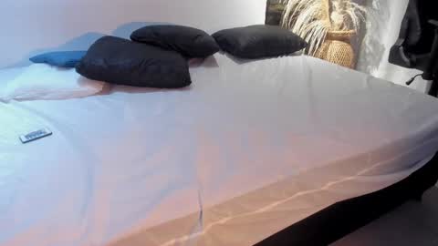 Kitty online show from October 13, 2025, 3:39 am