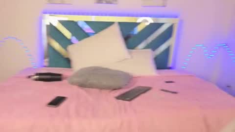 Moon online show from November 5, 2025, 1:00 pm