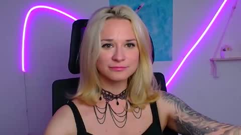 Snapshot of moonsusanna chatting on May 2, 2026, 11:37 am Susanna online show from May 2, 2026, 11:37 am