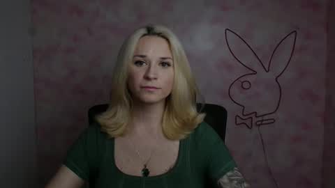 Snapshot of moonsusanna chatting on May 4, 2026, 11:28 am Susanna online show from May 4, 2026, 11:28 am