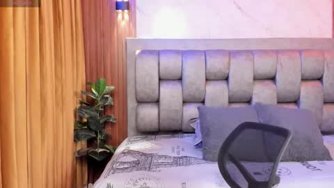 more hott online show from September 17, 2025, 7:04 pm