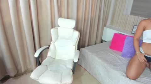 Morene  online show from April 19, 2026, 8:00 pm