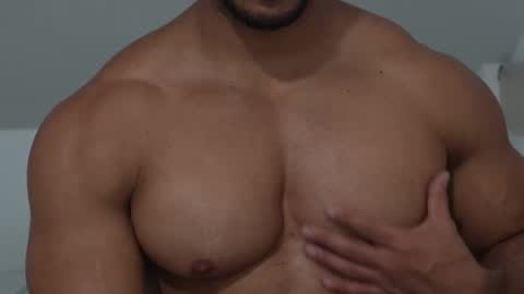 moreno1muscular online show from November 17, 2025, 10:59 pm