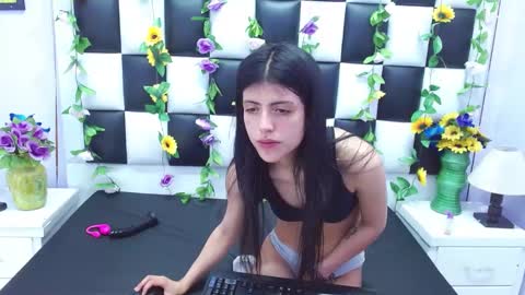 morganasmit_ online show from February 6, 2025, 3:09 pm