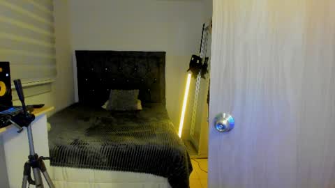 Snapshot of morthy_downey chatting on June 18, 2026, 11:31 pm Morthy online show from June 18, 2026, 11:31 pm