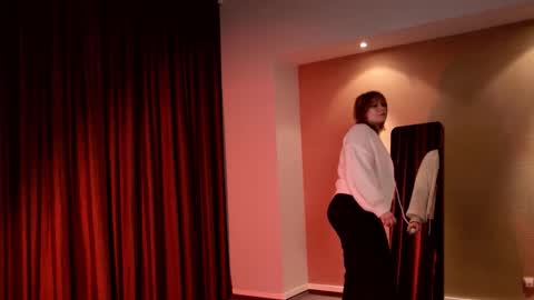 morvelyn online show from December 1, 2025, 3:28 pm