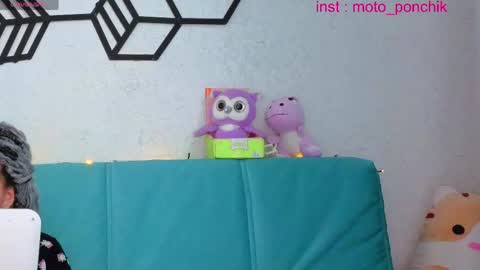 Snapshot of moto_ponchik chatting on April 21, 2026, 6:41 am Kris online show from April 21, 2026, 6:41 am