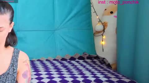 Snapshot of moto_ponchik chatting on May 2, 2026, 6:07 am Kris online show from May 2, 2026, 6:07 am
