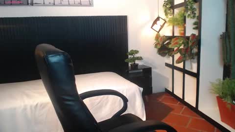 Mou Fly online show from November 27, 2025, 3:25 pm