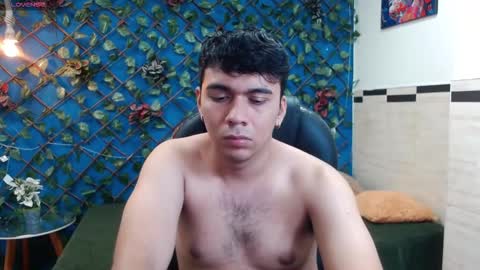 Mou Fly online show from December 1, 2025, 6:46 pm