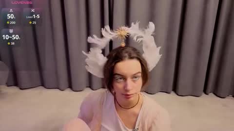 Luna online show from December 4, 2025, 10:51 pm