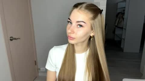 Stella online show from April 21, 2026, 7:14 am