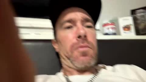 Snapshot of mr_a420 chatting on December 17, 2025, 9:21 pm mr_a420 online show from December 17, 2025, 9:21 pm