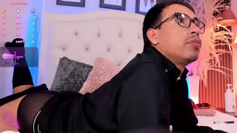 Snapshot of mr_aronnn chatting on October 7, 2025, 5:21 pm Aaron. online show from October 7, 2025, 5:21 pm