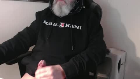 mr_boombastic2021 online show from December 18, 2025, 10:32 am