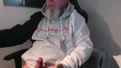 mr_boombastic2021 online show from April 2, 2026, 10:02 am