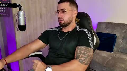 Snapshot of mr_david_cox chatting on February 28, 2025, 1:26 am David online show from February 28, 2025, 1:26 am