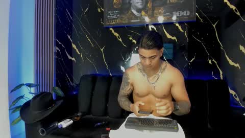 mr_maximo online show from February 2, 2026, 5:06 am