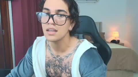 Snapshot of mr_maximo chatting on July 16, 2026, 2:06 am mr_maximo online show from July 16, 2026, 2:06 am