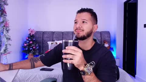 MIKEE online show from December 17, 2025, 3:01 am