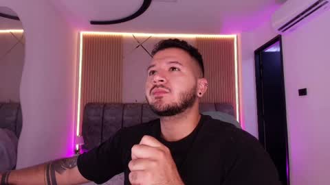 MIKEE online show from April 15, 2026, 3:13 am