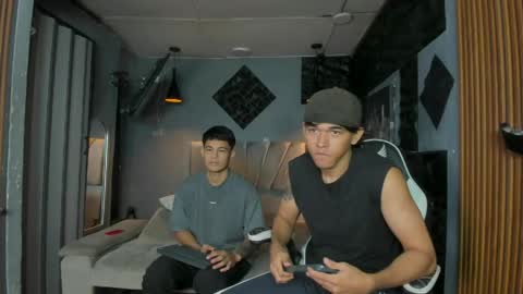 Snapshot of mr_mois chatting on April 24, 2026, 9:06 pm mr_mois online show from April 24, 2026, 9:06 pm