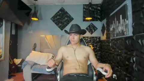 Snapshot of mr_mois chatting on May 13, 2026, 3:15 am mr_mois online show from May 13, 2026, 3:15 am