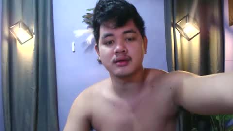Snapshot of mr_olivercummerx chatting on October 16, 2025, 2:12 am mr_olivercummerx online show from October 16, 2025, 2:12 am
