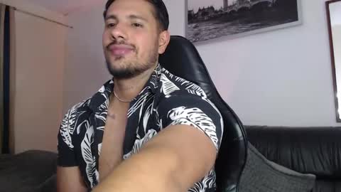 Snapshot of mr_real_aaron chatting on June 7, 2026, 6:28 am AARON online show from June 7, 2026, 6:28 am