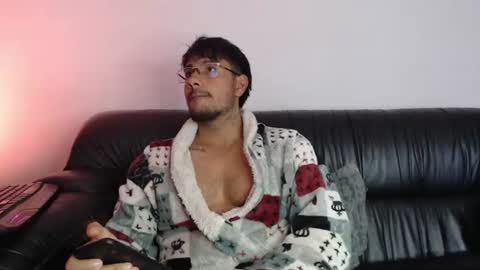 Snapshot of mr_real_aaron chatting on June 29, 2026, 9:04 am AARON online show from June 29, 2026, 9:04 am