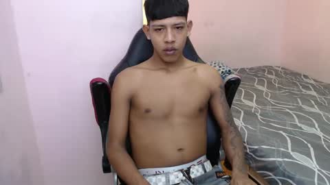 mr_stiven_ online show from January 31, 2025, 2:26 am