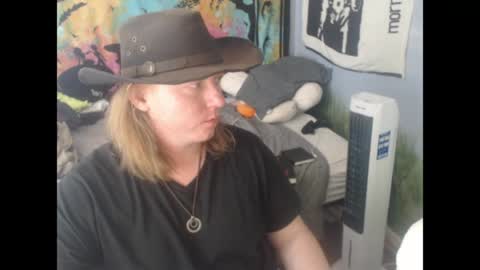 Snapshot of mr_strawberry chatting on April 12, 2026, 6:13 pm mr_strawberry online show from April 12, 2026, 6:13 pm