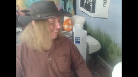 Snapshot of mr_strawberry chatting on April 16, 2026, 5:25 pm mr_strawberry online show from April 16, 2026, 5:25 pm