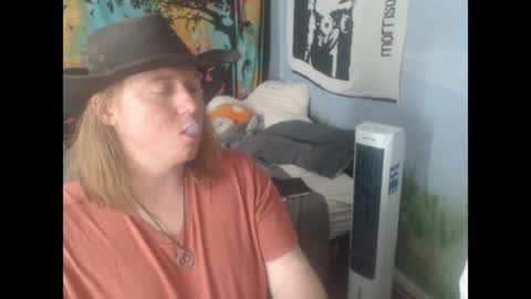 Snapshot of mr_strawberry chatting on April 18, 2026, 2:10 pm mr_strawberry online show from April 18, 2026, 2:10 pm