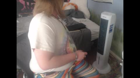 Snapshot of mr_strawberry chatting on April 19, 2026, 4:17 pm mr_strawberry online show from April 19, 2026, 4:17 pm