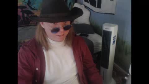 Snapshot of mr_strawberry chatting on April 27, 2026, 12:19 am mr_strawberry online show from April 27, 2026, 12:19 am