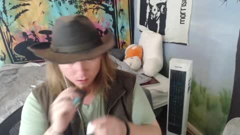 Snapshot of mr_strawberry chatting on May 29, 2026, 4:16 pm mr_strawberry online show from May 29, 2026, 4:16 pm