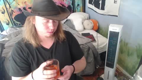 Snapshot of mr_strawberry chatting on June 1, 2026, 5:47 pm mr_strawberry online show from June 1, 2026, 5:47 pm