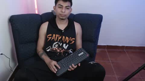 Snapshot of mralpha_latino chatting on April 15, 2026, 4:30 am Alpha LATINO online show from April 15, 2026, 4:30 am
