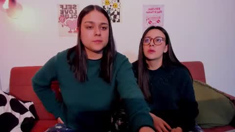 Snapshot of mrbuu_ chatting on July 23, 2026, 2:53 am Laura online show from July 23, 2026, 2:53 am