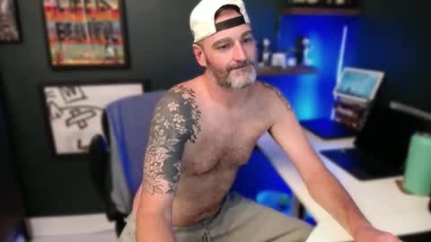 mrexhibits online show from October 6, 2025, 2:20 am