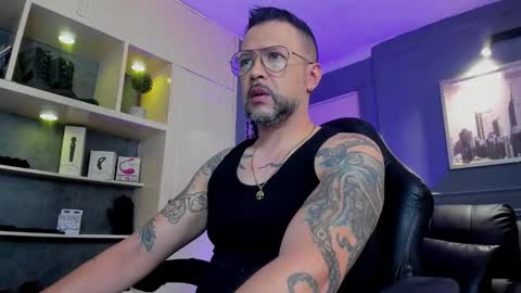 Snapshot of mrfrank_tattoo chatting on January 18, 2026, 1:48 pm MrFrank. online show from January 18, 2026, 1:48 pm