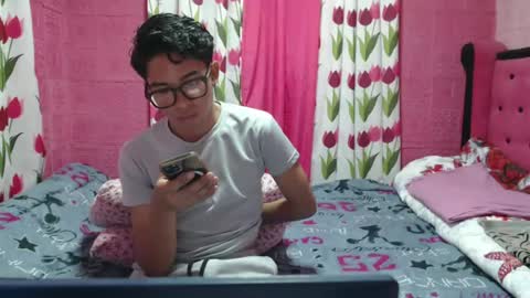 Snapshot of mrheartthief chatting on June 14, 2026, 1:35 pm mrheartthief online show from June 14, 2026, 1:35 pm