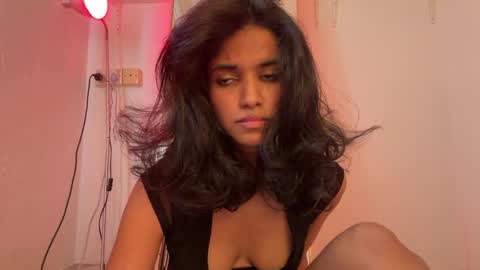 Snapshot of mriea_ chatting on June 3, 2026, 3:42 am mriea_ online show from June 3, 2026, 3:42 am