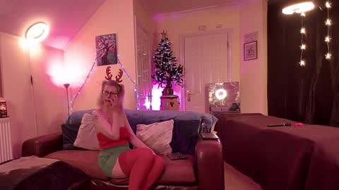 Mr  Mrs J online show from December 3, 2024, 4:28 pm