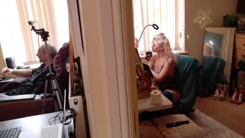 Snapshot of mrjandmrsj2014 chatting on April 1, 2026, 1:41 pm Mr Mrs J online show from April 1, 2026, 1:41 pm
