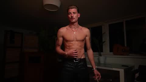 Mr Long online show from November 28, 2025, 10:34 pm