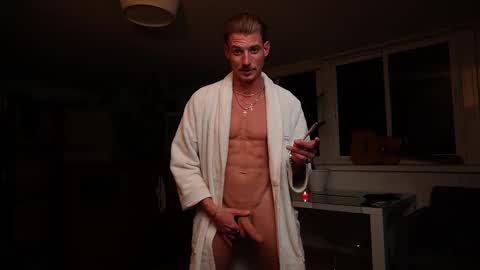 Mr Long online show from December 2, 2025, 10:27 pm